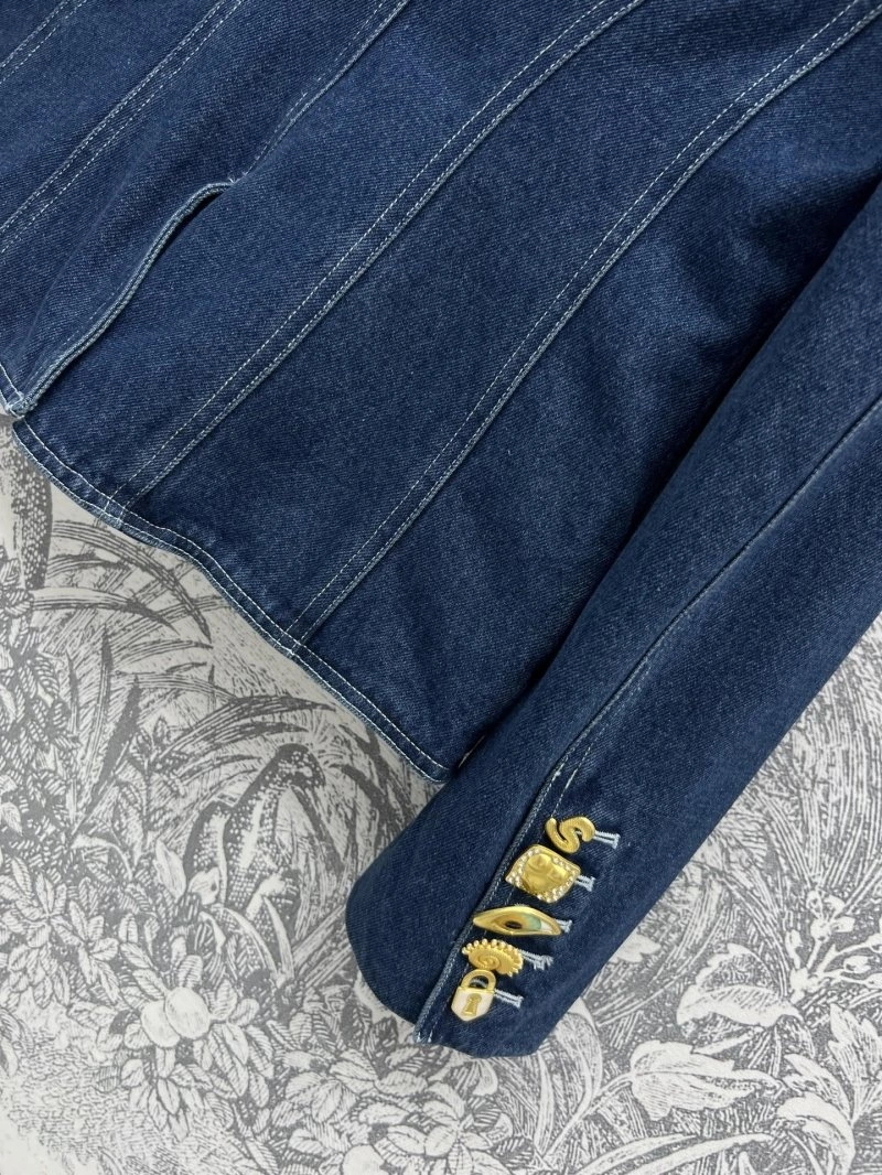Functional Unclassified Brand Outwear 147538