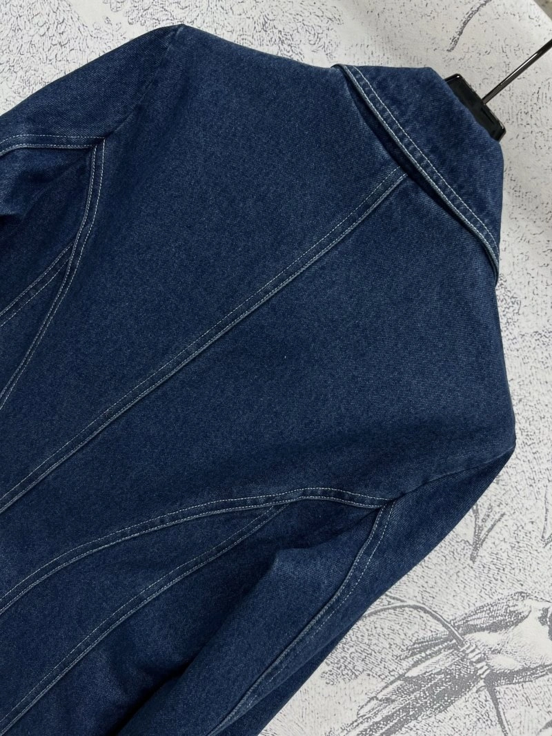 Functional Unclassified Brand Outwear 147538