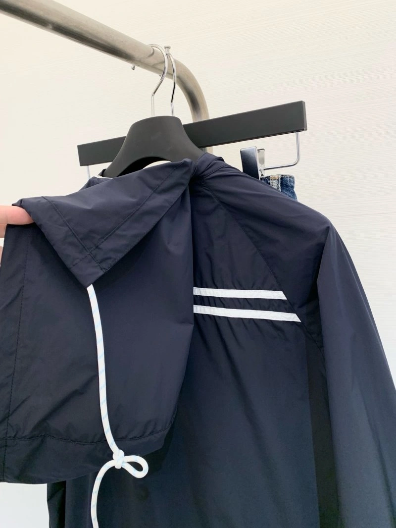 Modern Unclassified Brand Outwear 147524