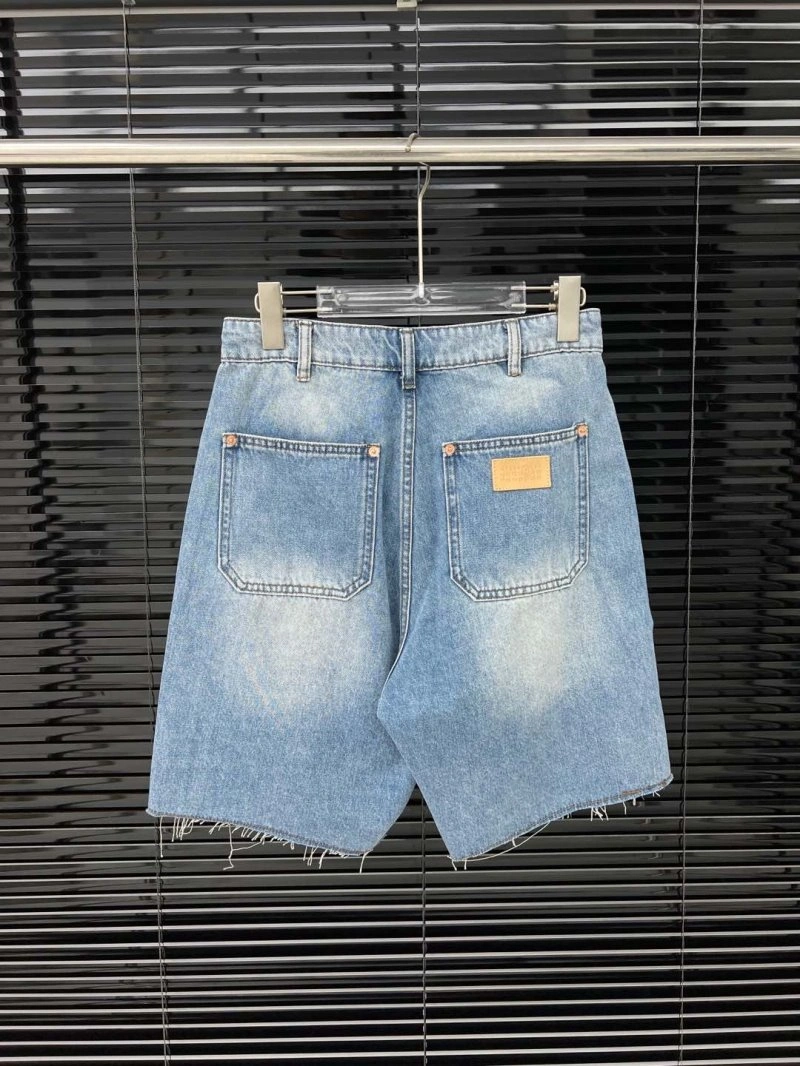 Vibrant Unclassified Brand Short Pants 150450