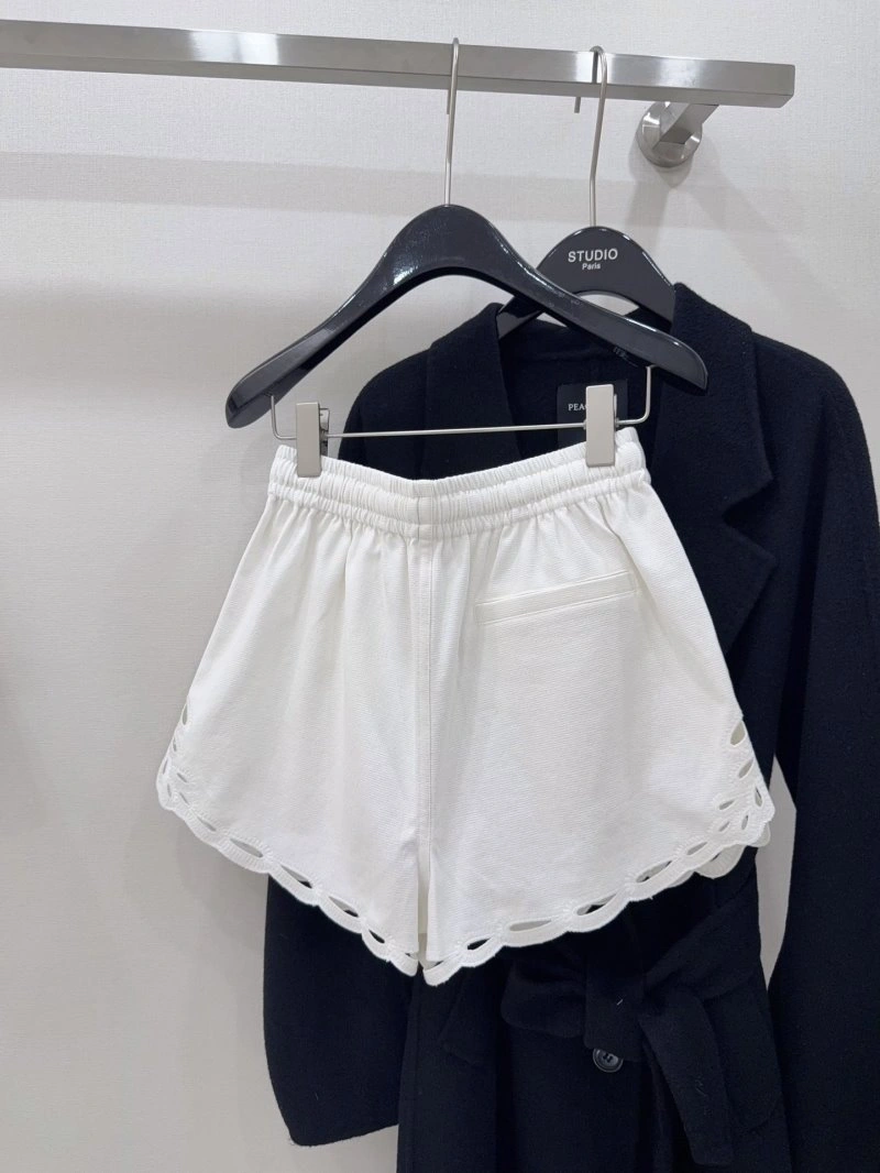 Attractive Unclassified Brand Short Pants 147387