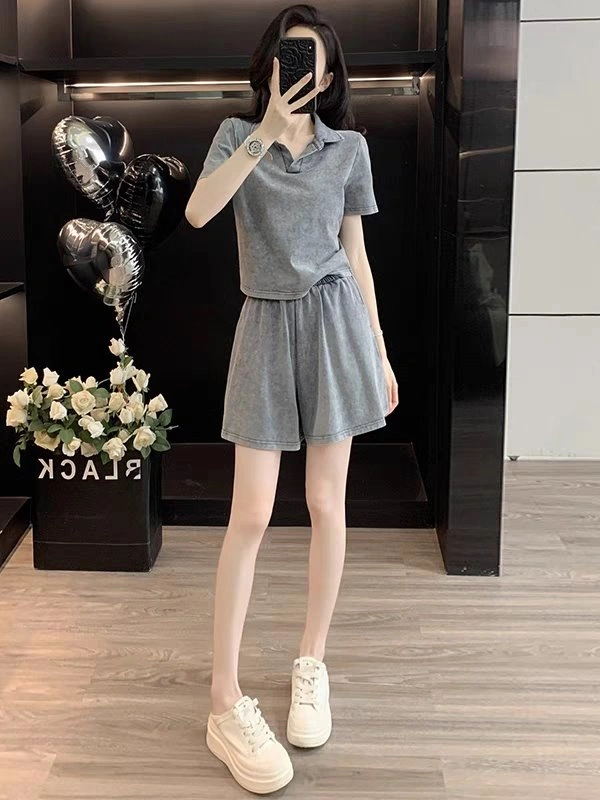 Affordable Unclassified Brand Short Suits 153570