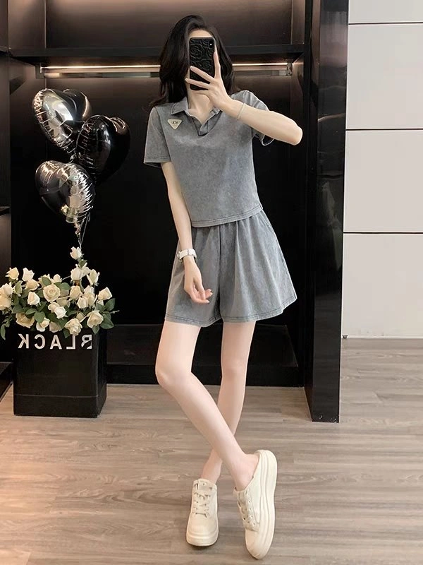 Affordable Unclassified Brand Short Suits 153570