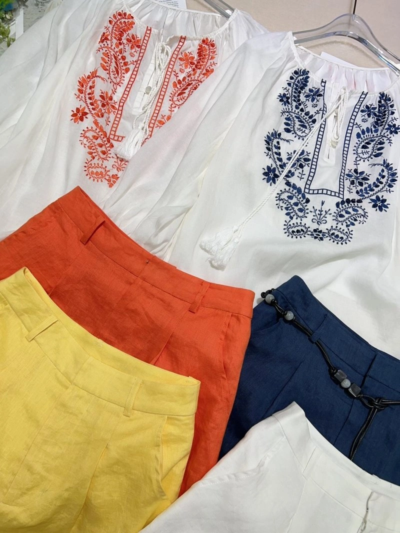 Reliable Unclassified Brand Short Suits 152574