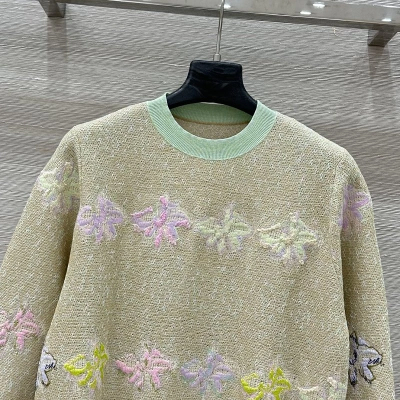 Vibrant Unclassified Brand Sweaters 150398
