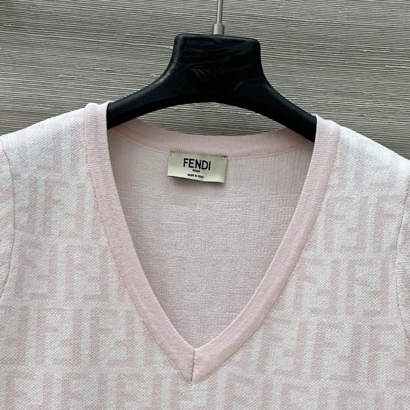 Tailored Unclassified Brand T-Shirts 152087