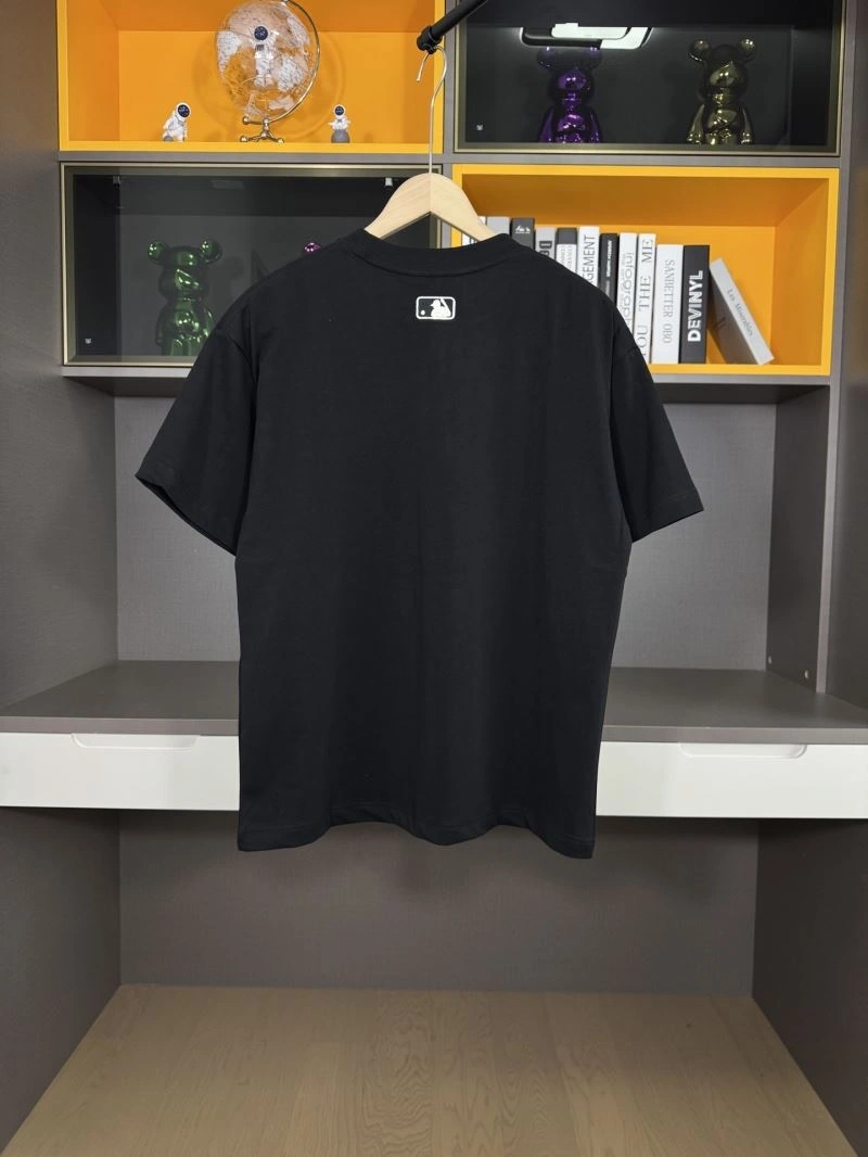 ModernLook Unclassified Brand T-Shirts 162357