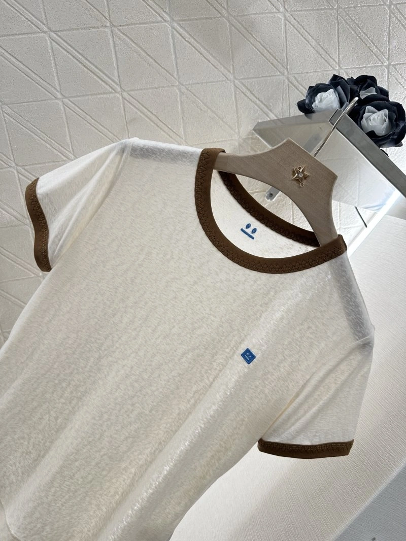 Versatile Unclassified Brand T-Shirts 150299
