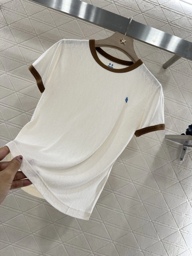 Versatile Unclassified Brand T-Shirts 150299