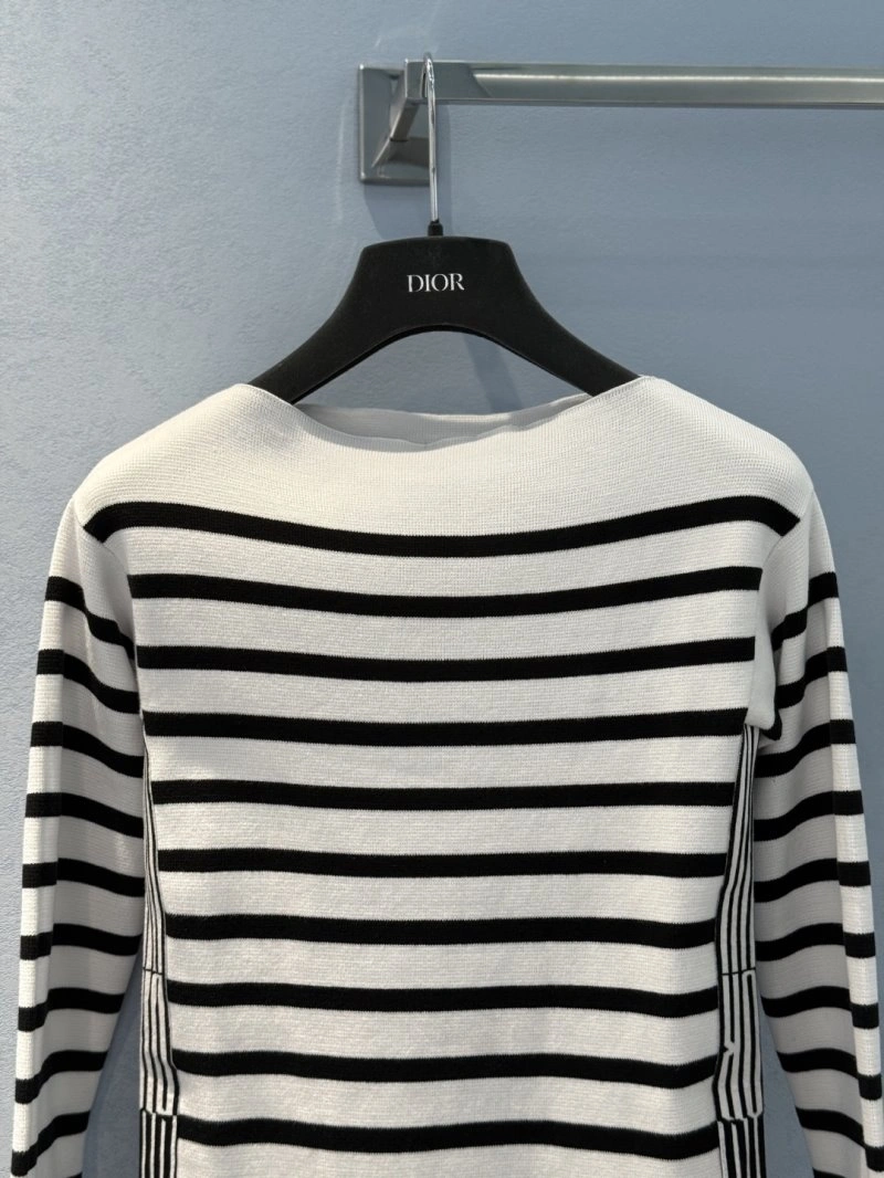 Youthful Unclassified Brand T-Shirts 150279