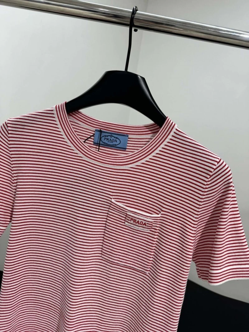 Cozy Unclassified Brand T-Shirts 155370