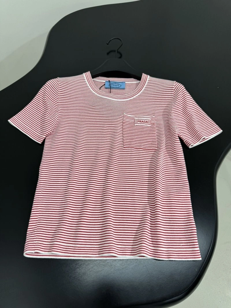 Cozy Unclassified Brand T-Shirts 155370