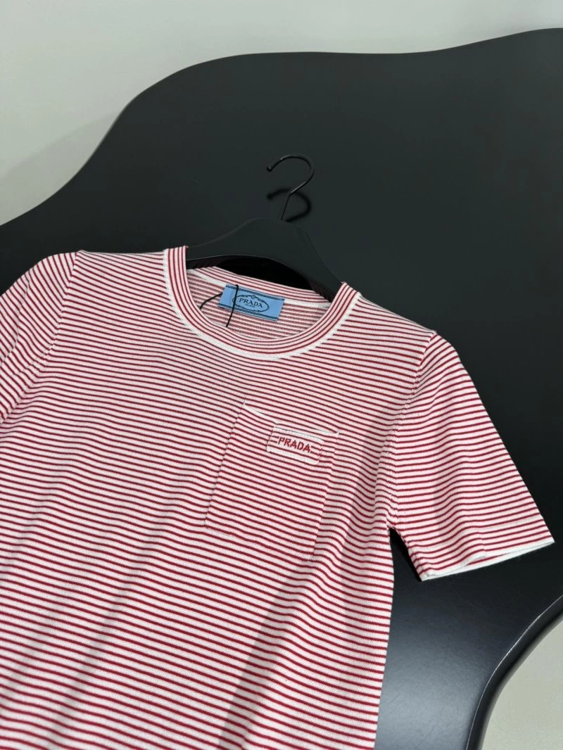 Cozy Unclassified Brand T-Shirts 155370