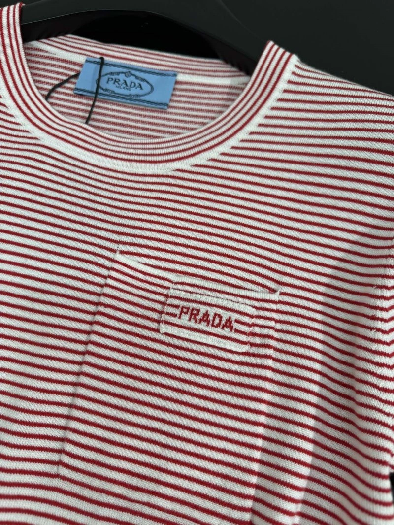Cozy Unclassified Brand T-Shirts 155370