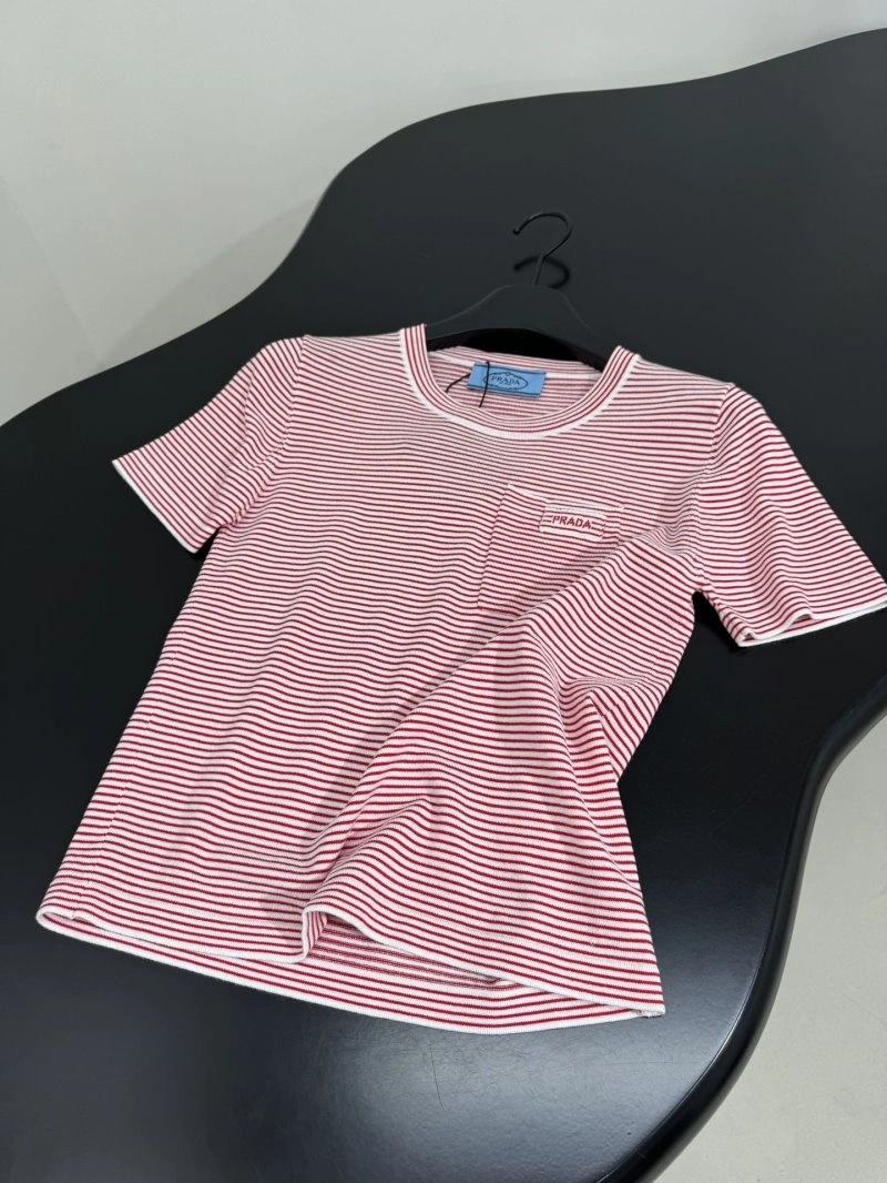 Cozy Unclassified Brand T-Shirts 155370