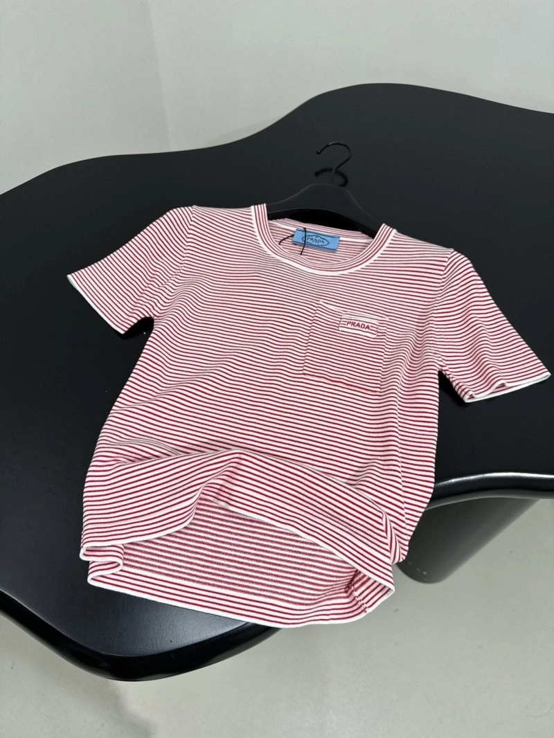 Cozy Unclassified Brand T-Shirts 155370