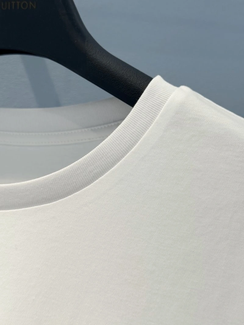 Versatile Unclassified Brand T-Shirts 155306