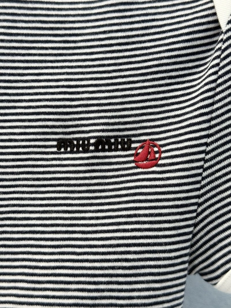 Vibrant Unclassified Brand T-Shirts 155254