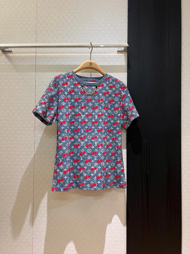 Chic Unclassified Brand T-Shirts 147220