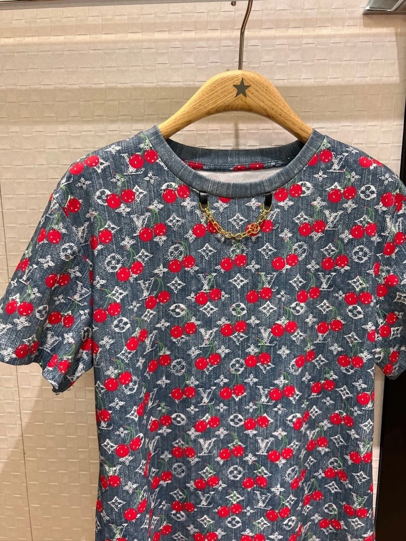 Chic Unclassified Brand T-Shirts 147220