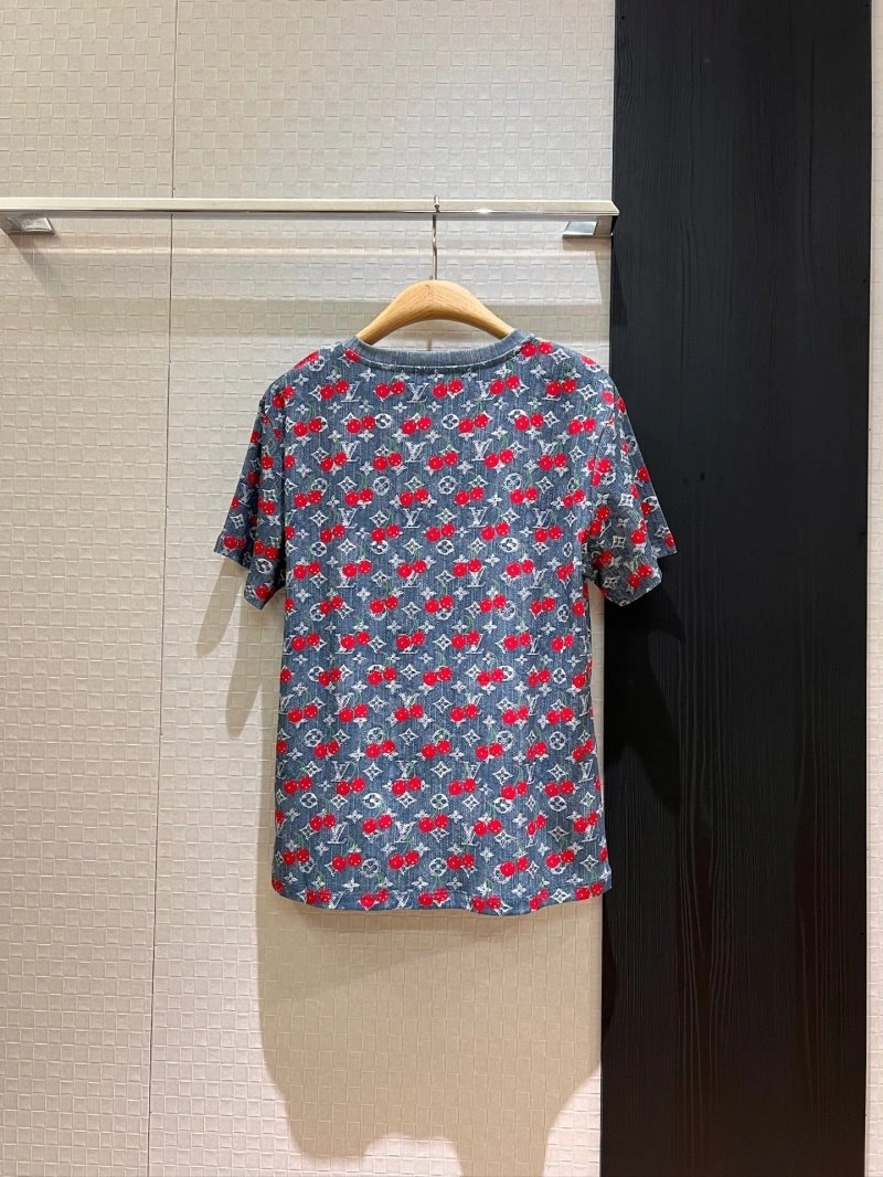 Chic Unclassified Brand T-Shirts 147220