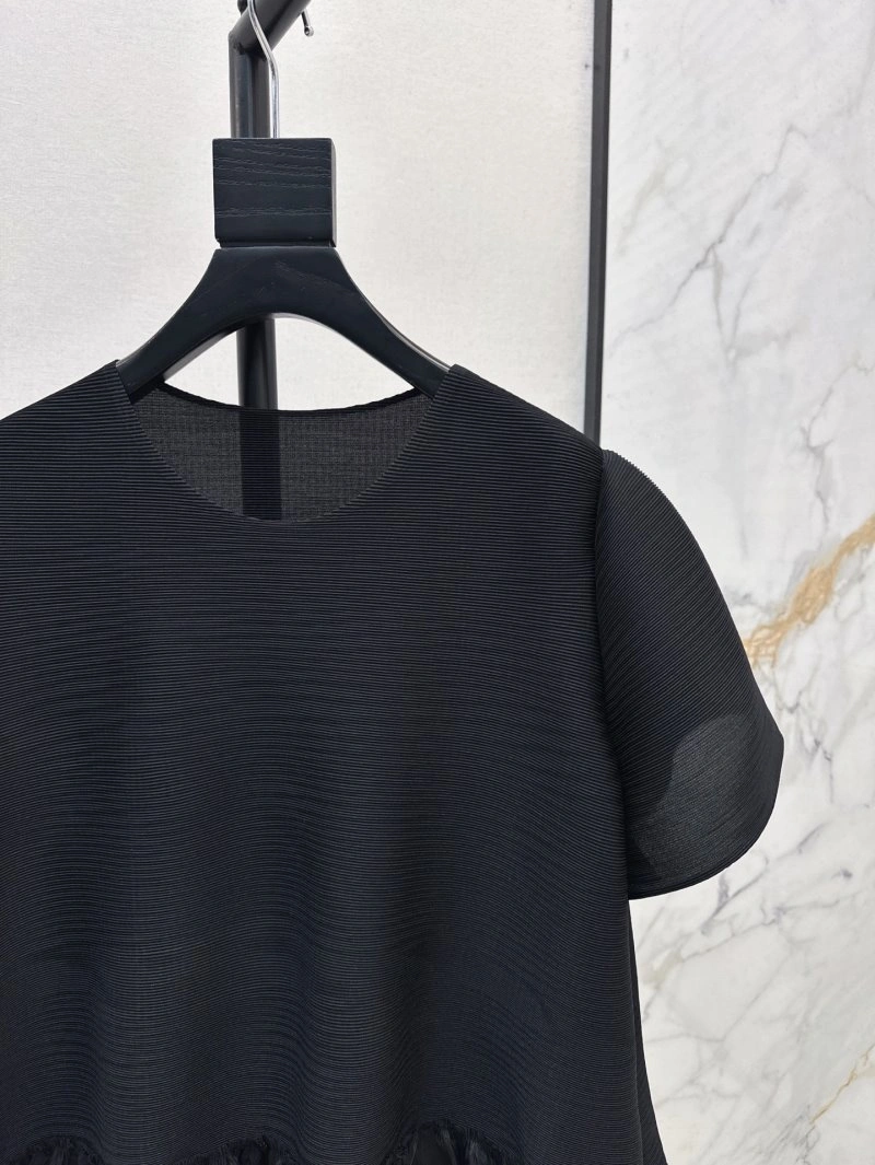 Minimalist Unclassified Brand T-Shirts 147218