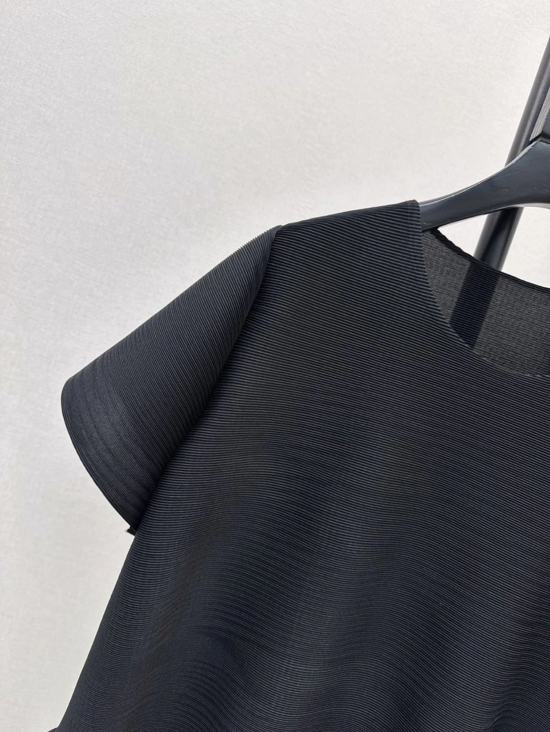 Minimalist Unclassified Brand T-Shirts 147218