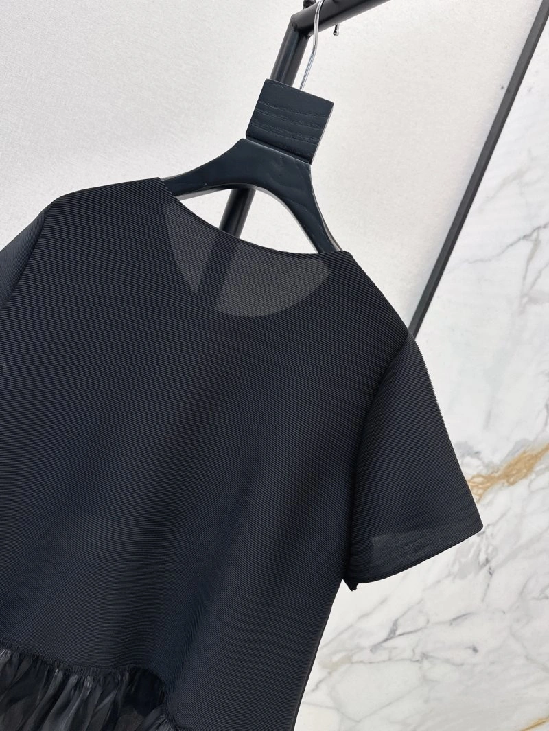 Minimalist Unclassified Brand T-Shirts 147218
