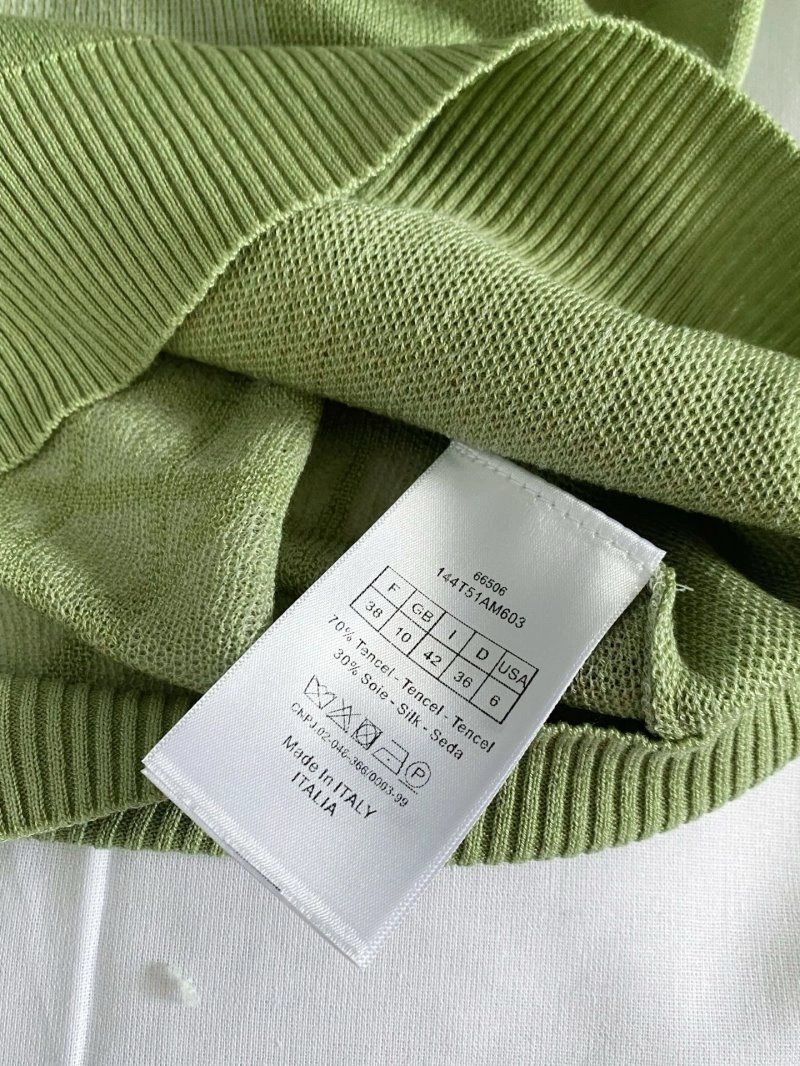 Vibrant Unclassified Brand T-Shirts 147200