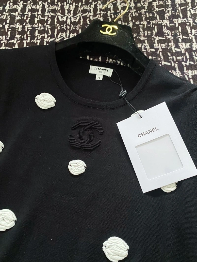Colorful Unclassified Brand T-Shirts 147191