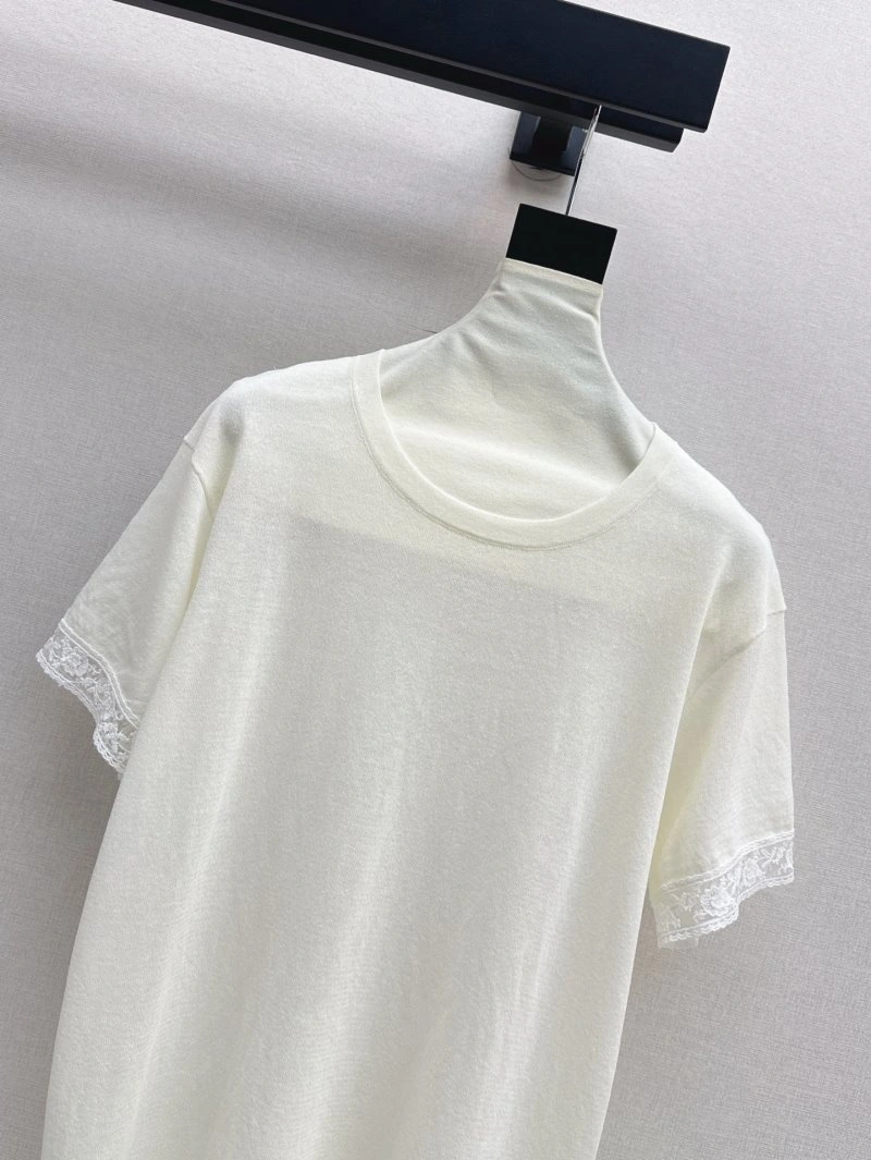 Minimalist Unclassified Brand T-Shirts 147092