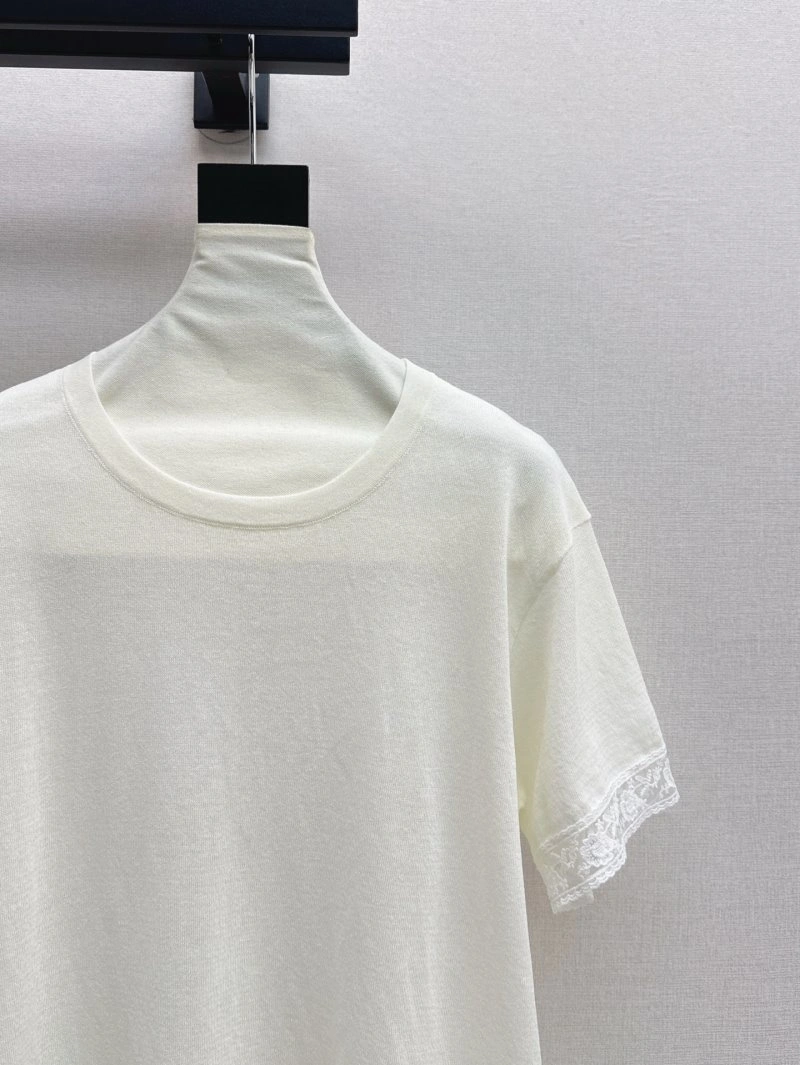 Minimalist Unclassified Brand T-Shirts 147092