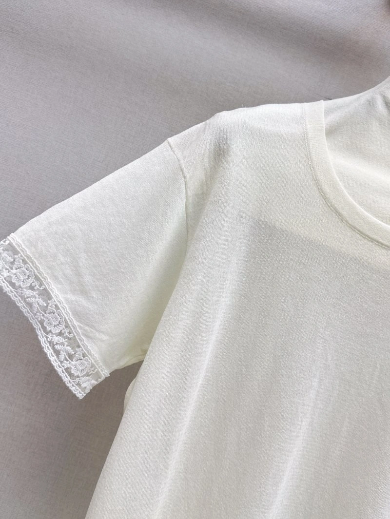 Minimalist Unclassified Brand T-Shirts 147092