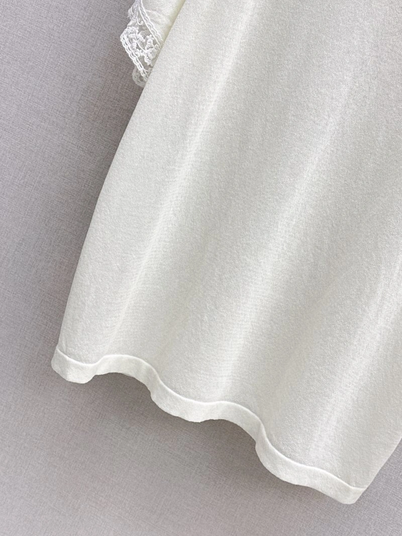 Minimalist Unclassified Brand T-Shirts 147092