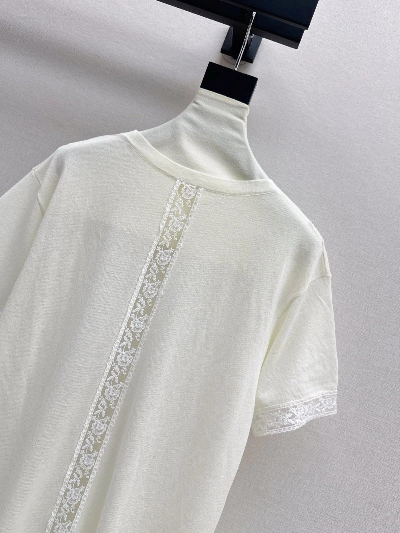 Minimalist Unclassified Brand T-Shirts 147092
