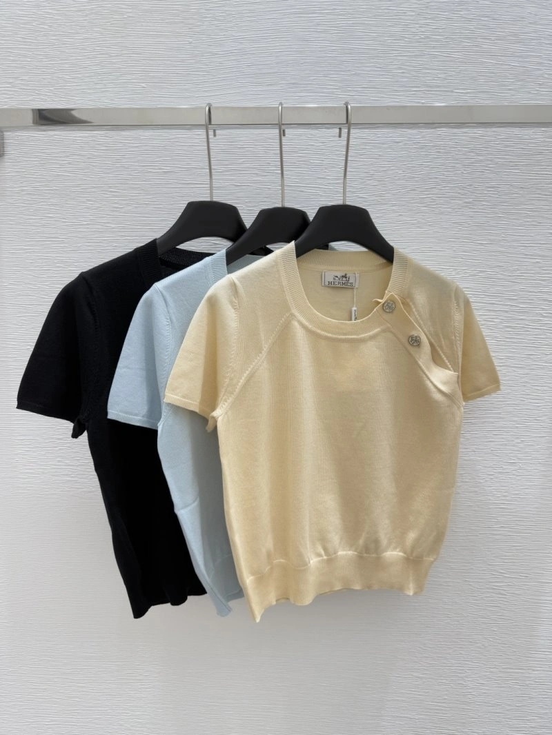 UrbanChic Unclassified Brand T-Shirts 147072