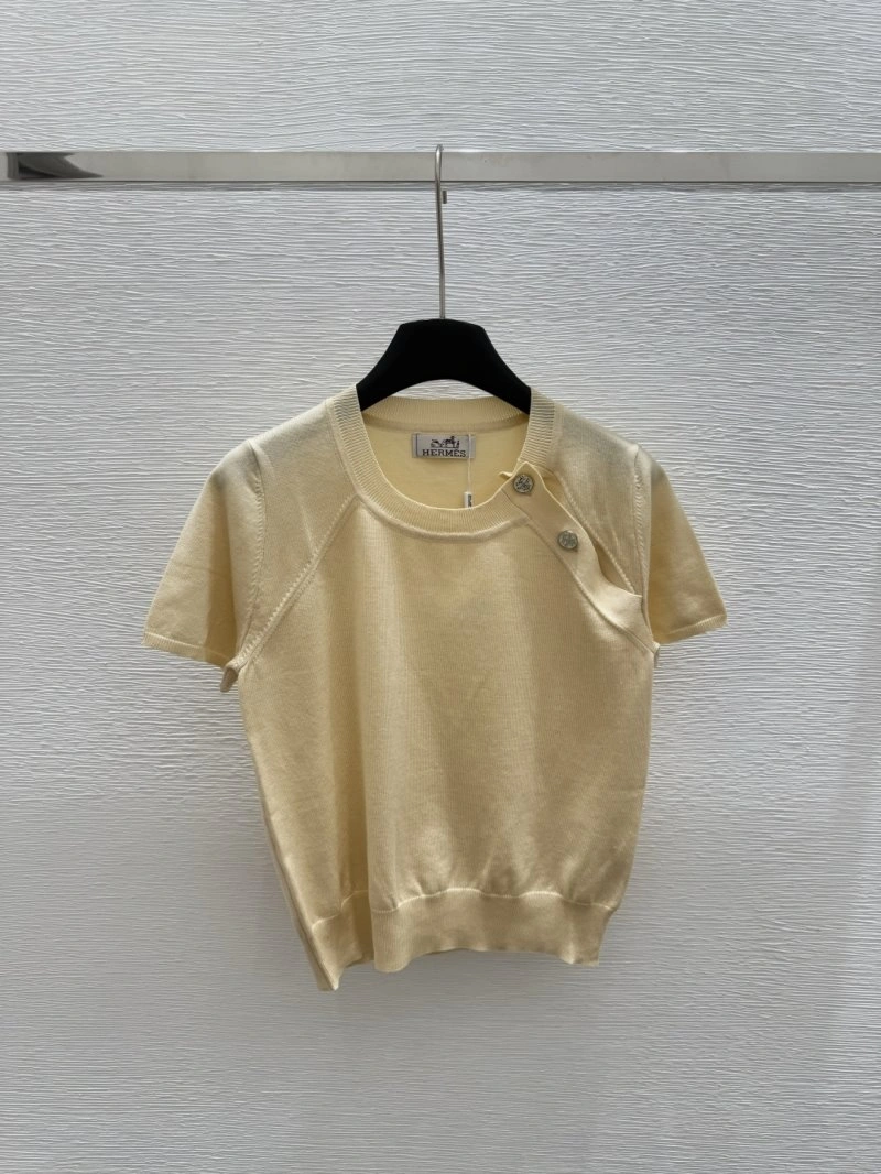 UrbanChic Unclassified Brand T-Shirts 147072