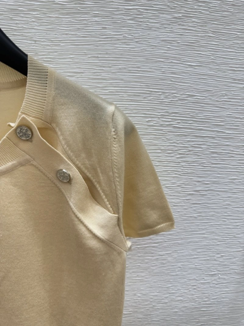 UrbanChic Unclassified Brand T-Shirts 147072