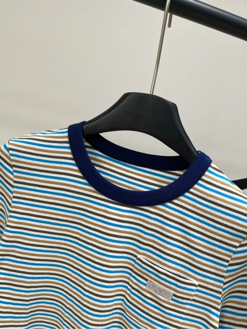 Minimalist Unclassified Brand T-Shirts 147062