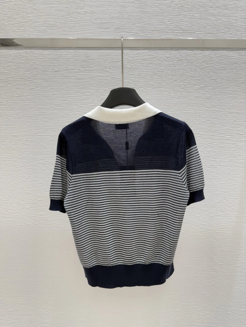 UrbanChic Unclassified Brand T-Shirts 147036