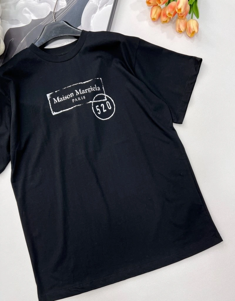 Classic Unclassified Brand T-Shirts 147028