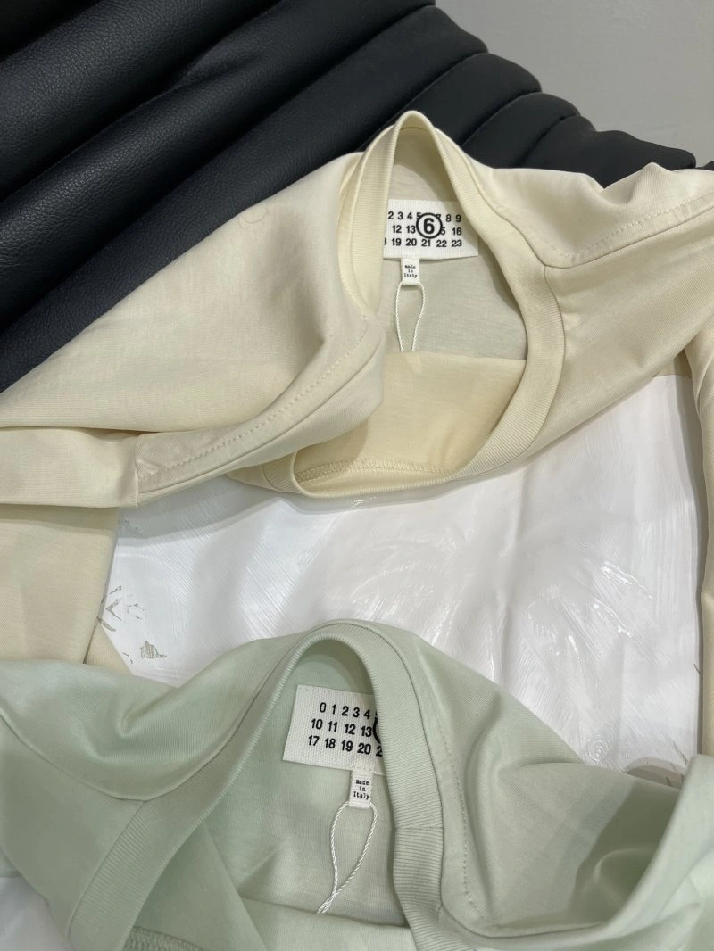 UrbanChic Unclassified Brand T-Shirts 147008