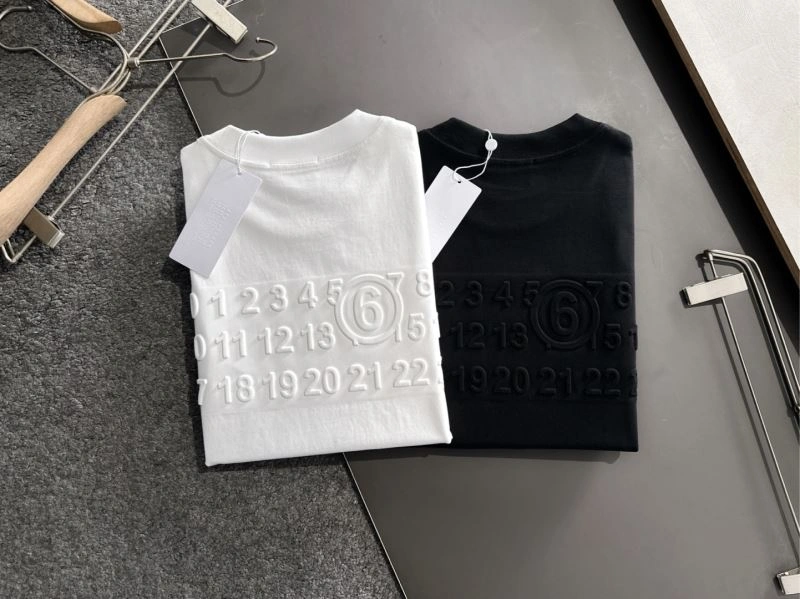 Minimalist Unclassified Brand T-Shirts 160014