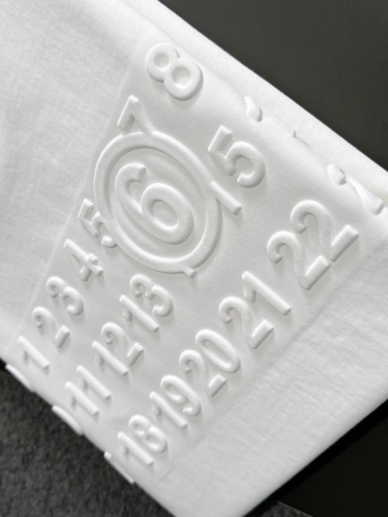 Minimalist Unclassified Brand T-Shirts 160014