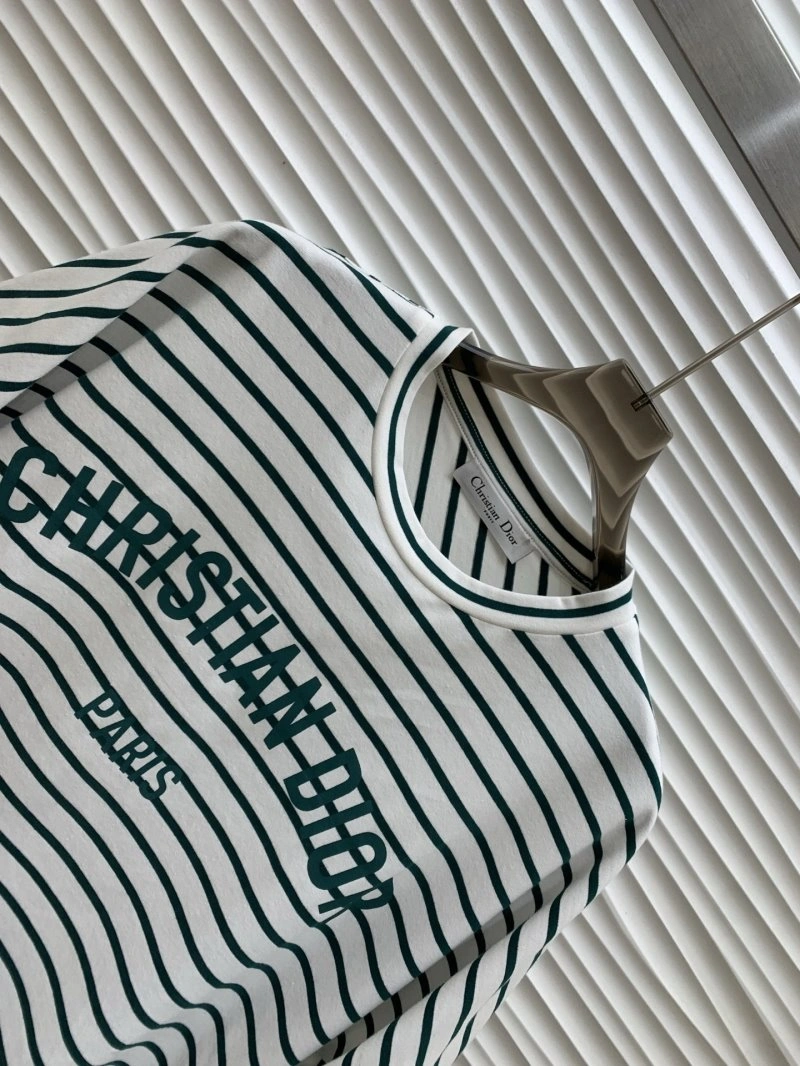 Compact Unclassified Brand T-Shirts 153461