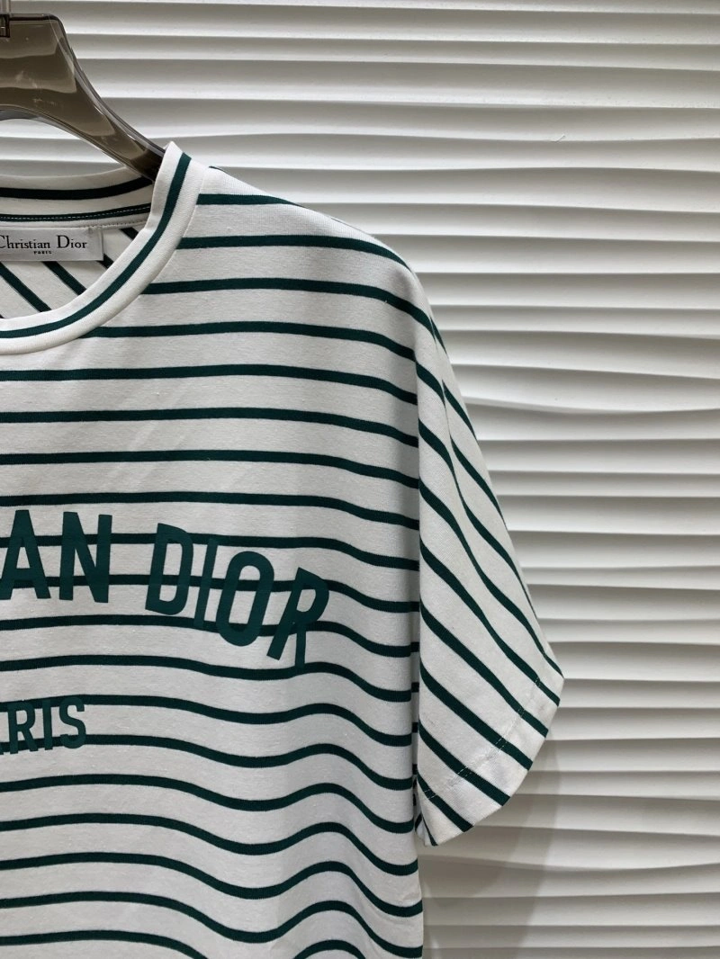 Compact Unclassified Brand T-Shirts 153461