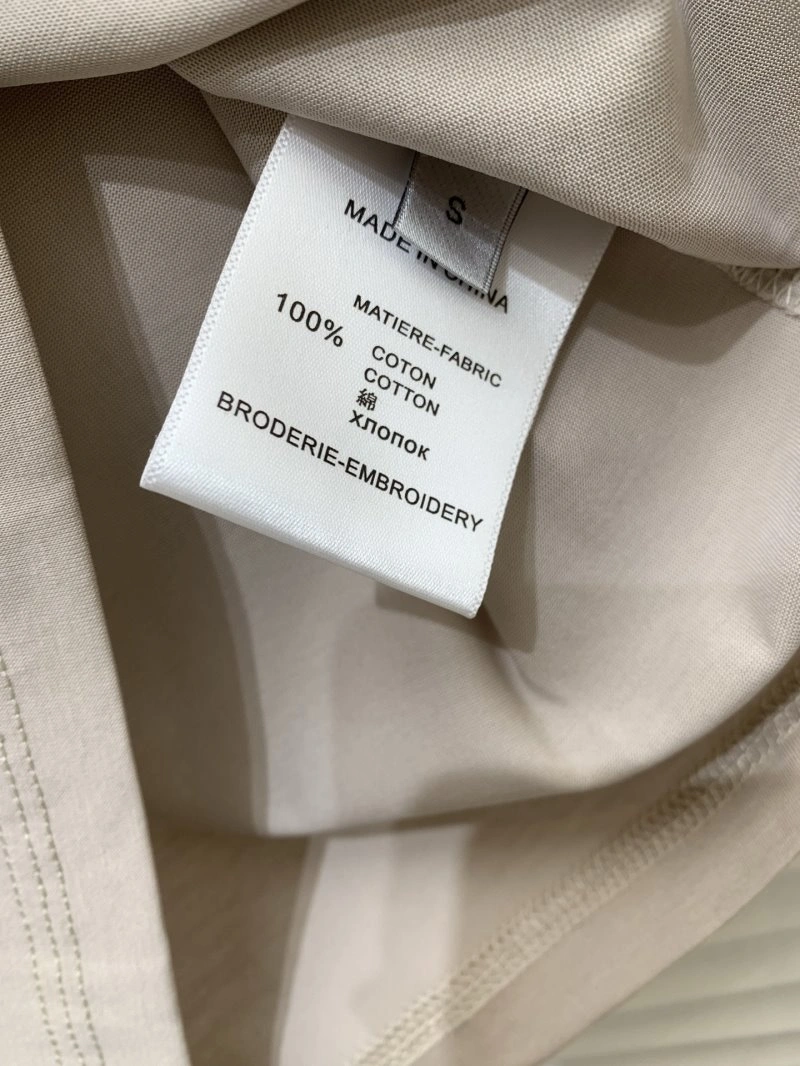 Minimalist Unclassified Brand T-Shirts 153441