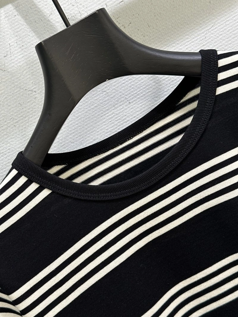 Sleek Unclassified Brand T-Shirts 153420