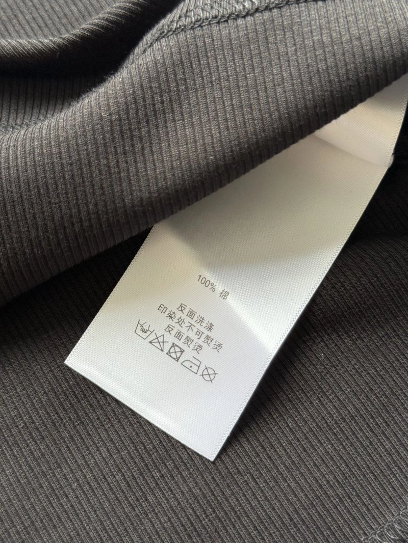 Unique Unclassified Brand T-Shirts 153426