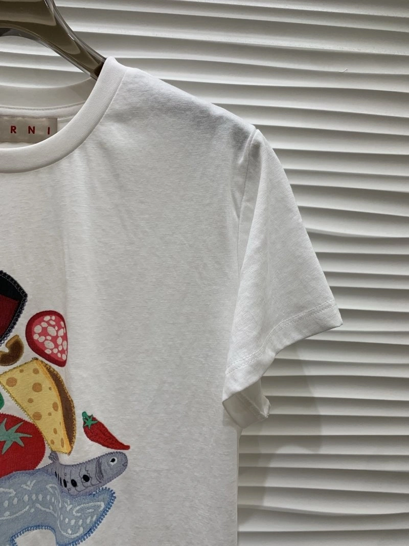 Minimalist Unclassified Brand T-Shirts 153349